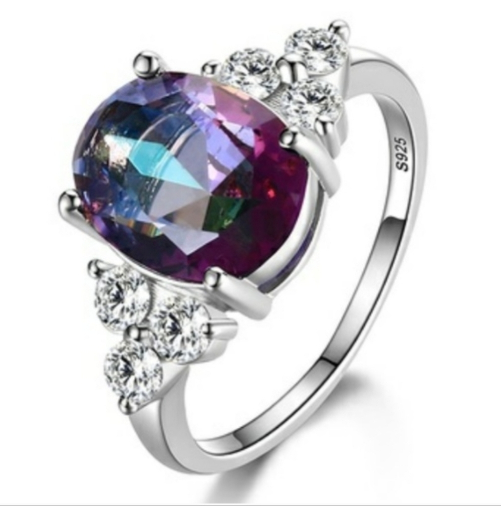 NWOT Elegant Fire gem ring